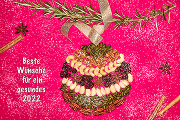 Weihnachtskugel aus Nüssen